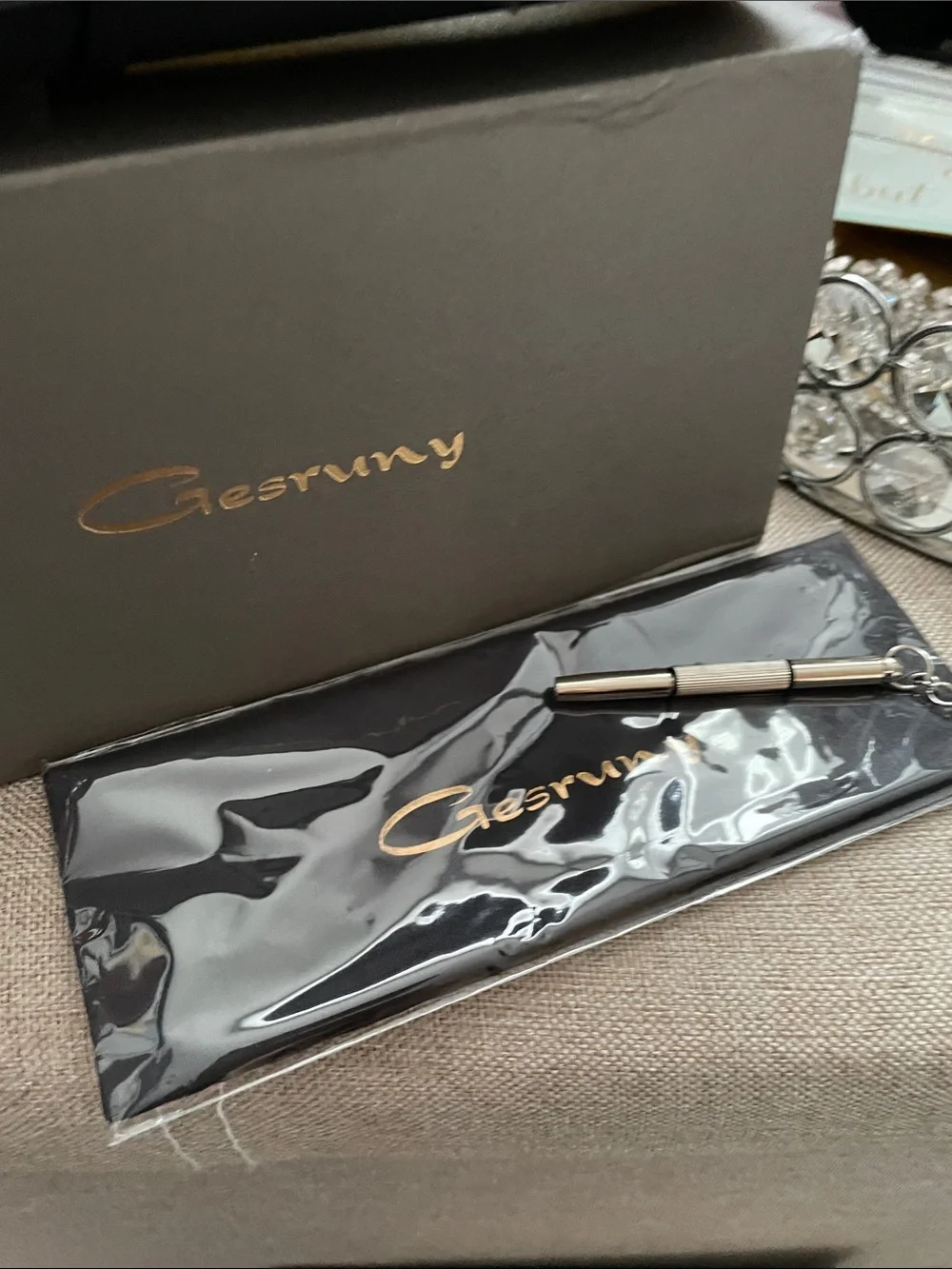 ✨Gesruny Black Sunglasses Case with Box and Accessory✨NEW with Box